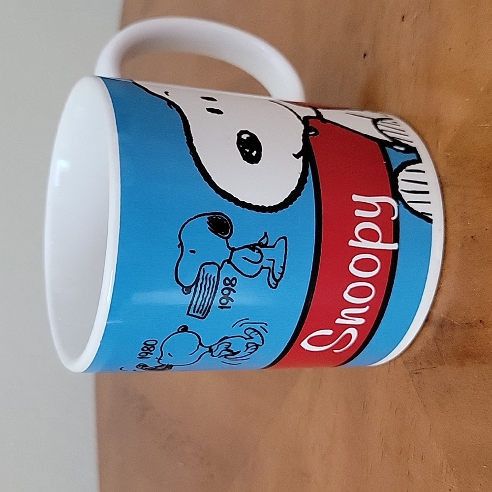 SNOOPY, PEANUTS 60 YEARS BY SCHULTZ MUG BY EVERYDAY GIBSON, 10oz